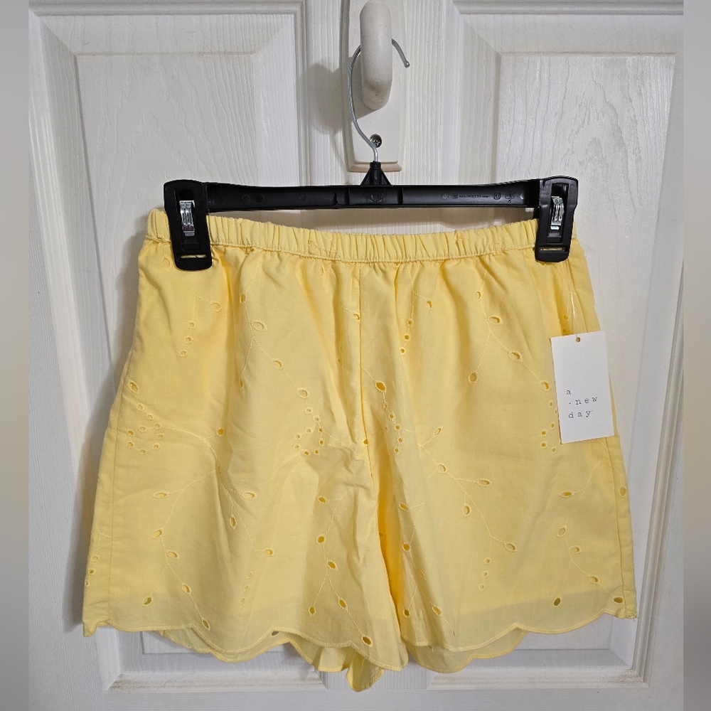 A New Day Womens NWT High Rise Eyelet Boxer Pull On Shorts Yellow Size XS